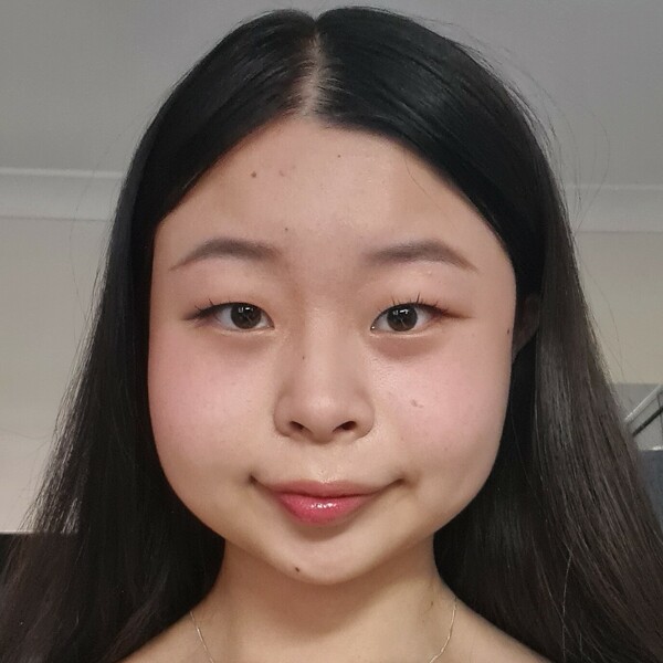 Lina Sydney, HSC band 6 graduate attending UNSW, teaching HSC