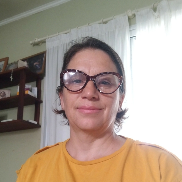 Angélica - prof de Inglés - El Trebol