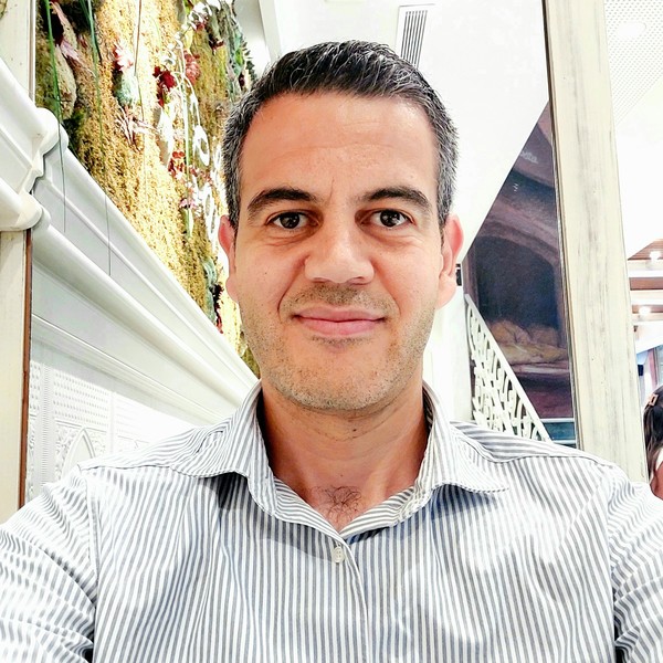 Meziane - Prof de langages informatiques - Paris