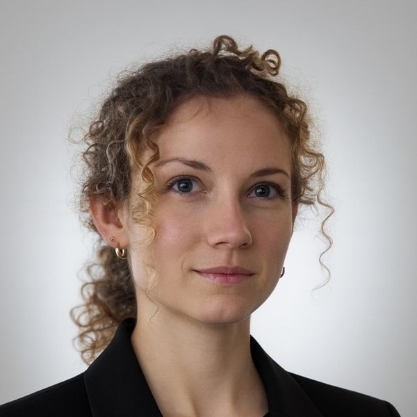 Romane - Prof de français - Vernon