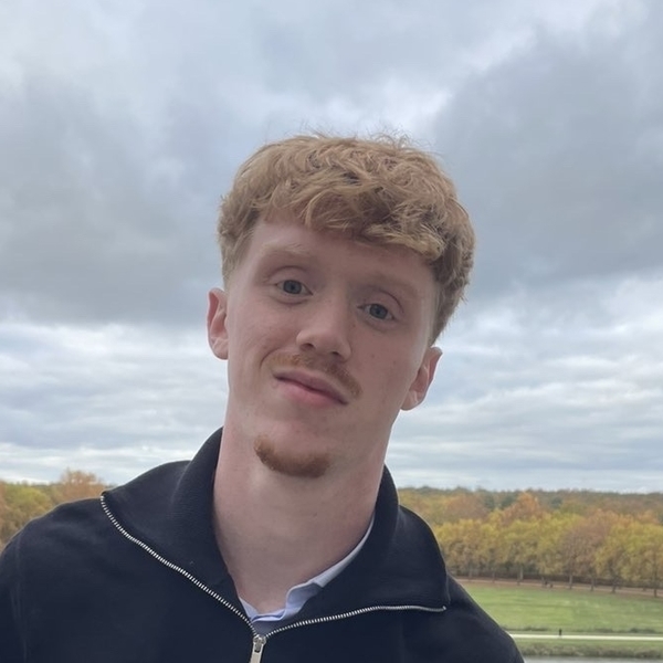 PIERRE - Prof d'histoire - Wattrelos