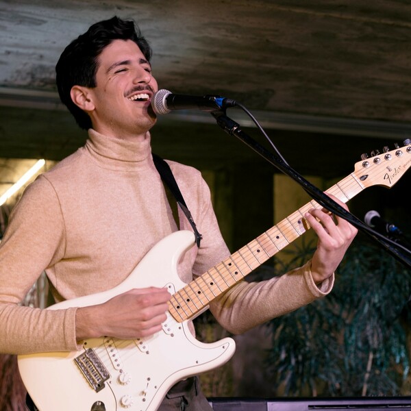 Tomi - Guitar Tutor - Los Angeles