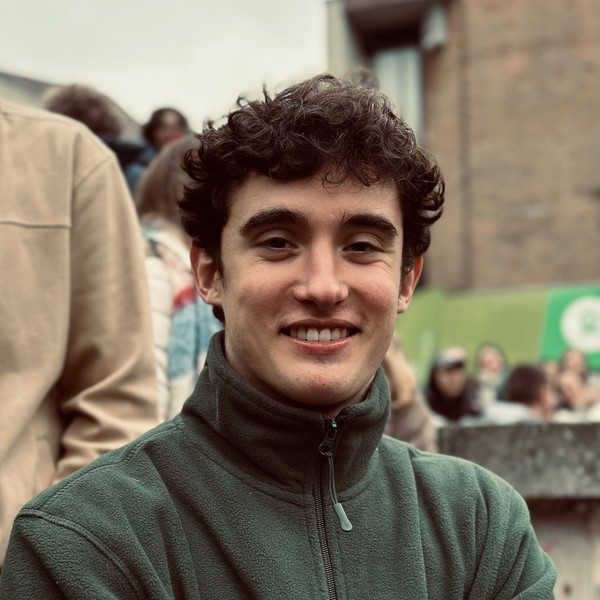 Sacha - Prof de finance - Seneffe