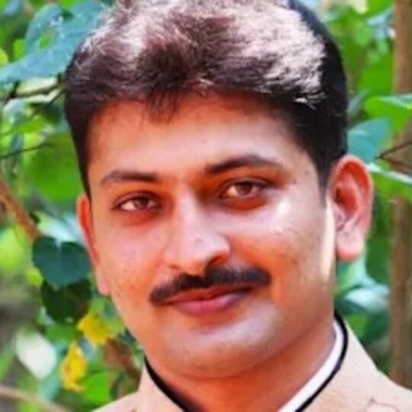 Suresh - Computer networks teacher - Mumbai