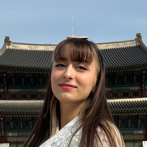 Nuria - Profe de coreano - Pinto