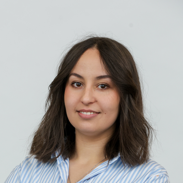 Tinhinane - Prof de maths - Vélizy-Villacoublay