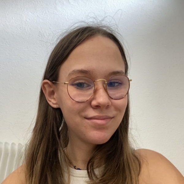 Julia - Prof de physique - Le Cannet