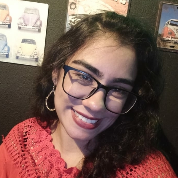 Jullyana - Professor de sociologia - Goiânia