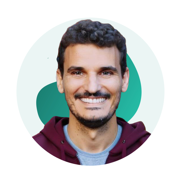 Adrien - Prof de management et gestion d'entreprise - Bordeaux