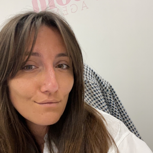 Paola - Prof de réseaux sociaux - Corte