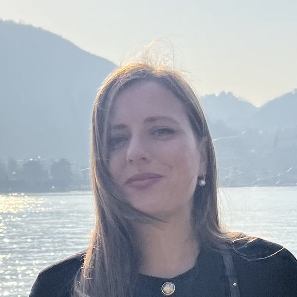 Lara - Insegnante di aiuto tesi - Milano