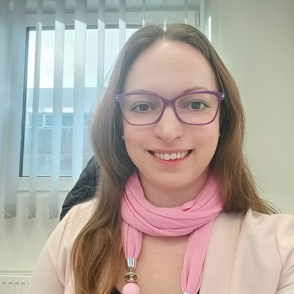 Bettina - angol nyelv magántanár - Hajdúböszörmény