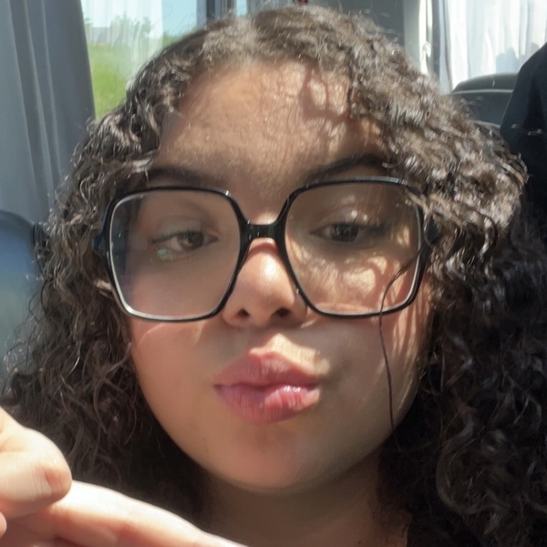 Kenza - Prof de maths - Magland