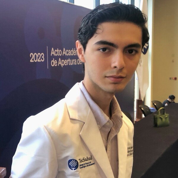 Alejandro - profesor de anatomía - Zapopan