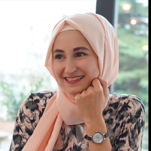 Tugba - French tutor - London