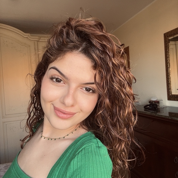 Valeria - Insegnante di aiuto compiti - Mascali