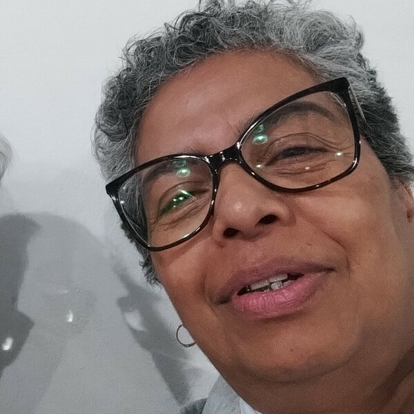 Elvira - Professor de português para estrangeiros - São Sebastião