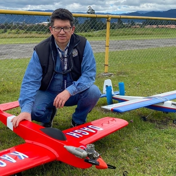Danilo - profesor de pilotaje de drones - Chía