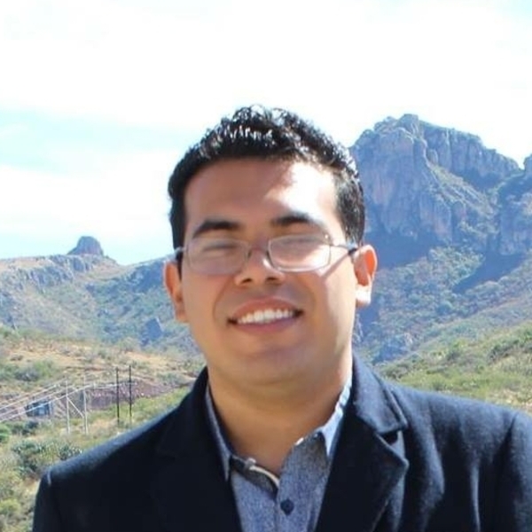 Alejandro - profesor de biología - León de los Aldama