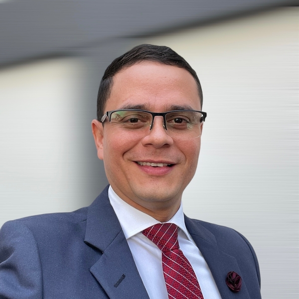 Anibal - prof de Oratoria - Medellín