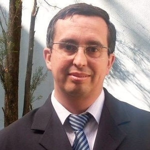 Evandro - Prof de gestão e administrção de empresas - 
