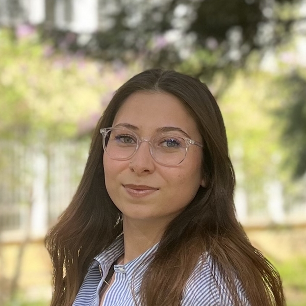 Semanur - Dilbilgisi öğretmeni - 
