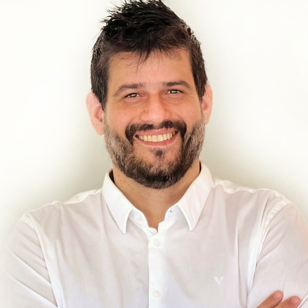 Tiago - Professor de álgebra linear - Salvador