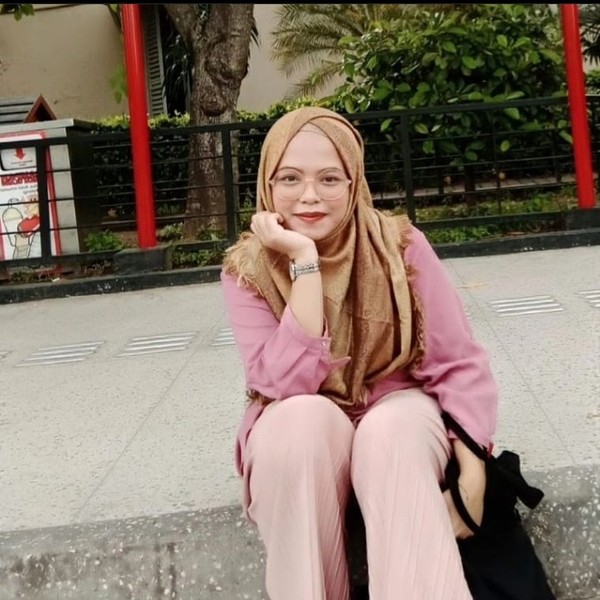 Qonita - Guru bahasa inggris - Serang