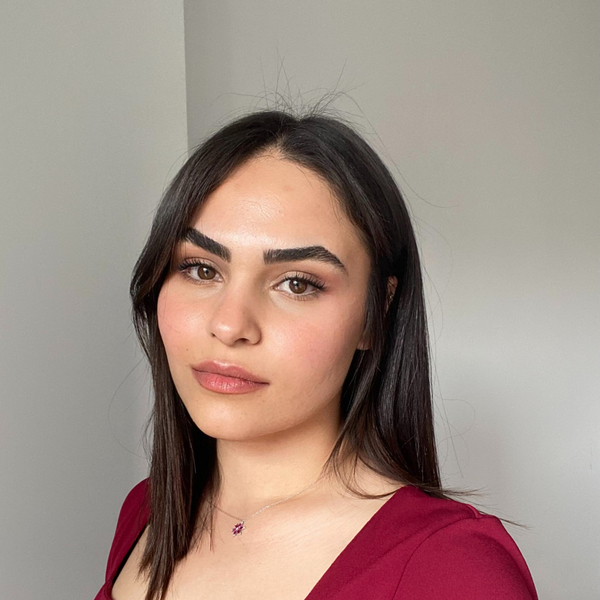 Selda - Tarih öğretmeni - 