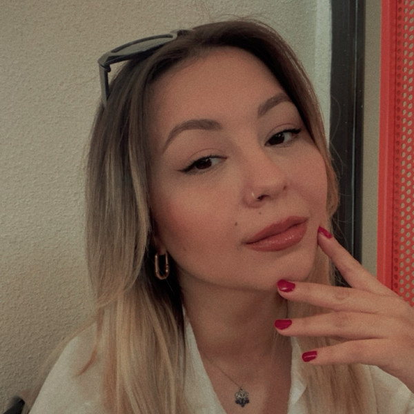 Gizem - Fransızca öğretmeni - İzmir