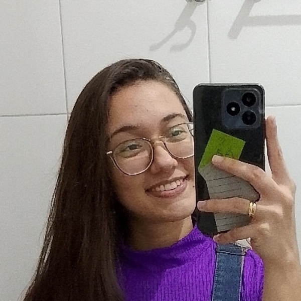 Letícia - Professor de biologia - Goiânia