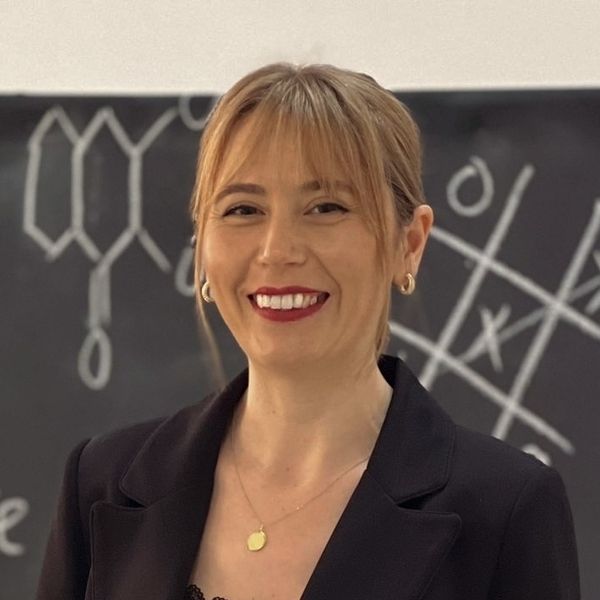 Aslı - Türkçe öğretmeni - 