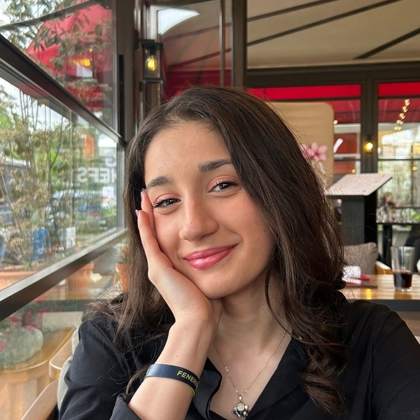 Nisa - Türkçe öğretmeni - 