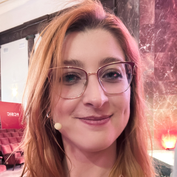 Leticia - Professor de biologia - Criciúma