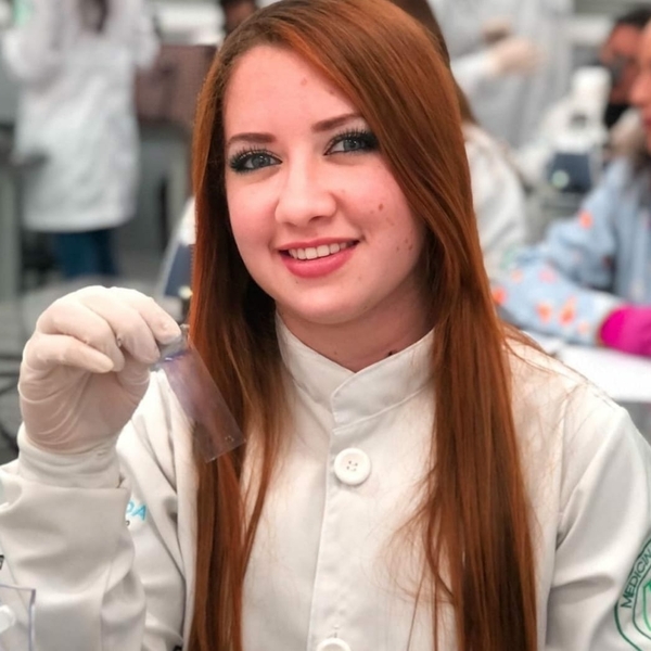Maria Eduarda - Professor de maquiagem - Lorena