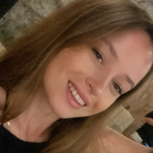 Arzu - İngilizce öğretmeni - İstanbul