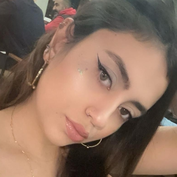 Melike - Türkçe öğretmeni - 