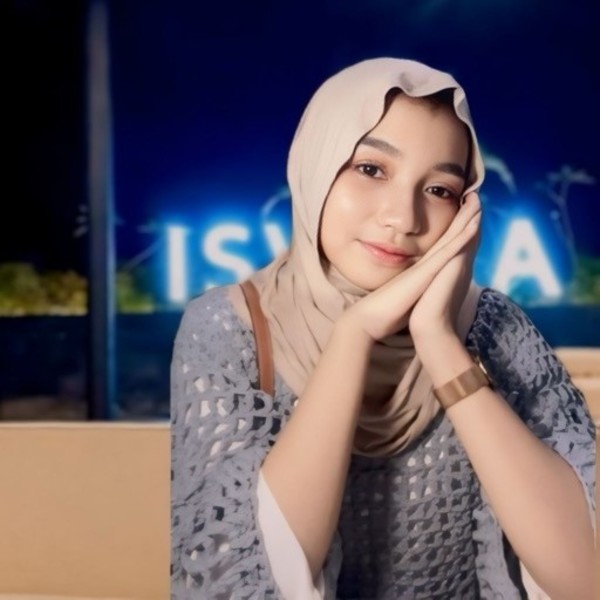 Isti - Guru matematika - Bantul