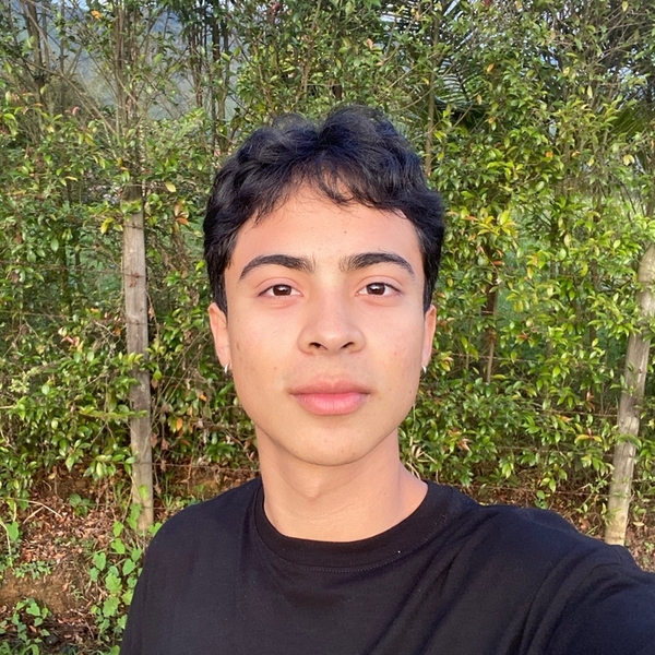 Miguel - Profesor de biología - Medellín