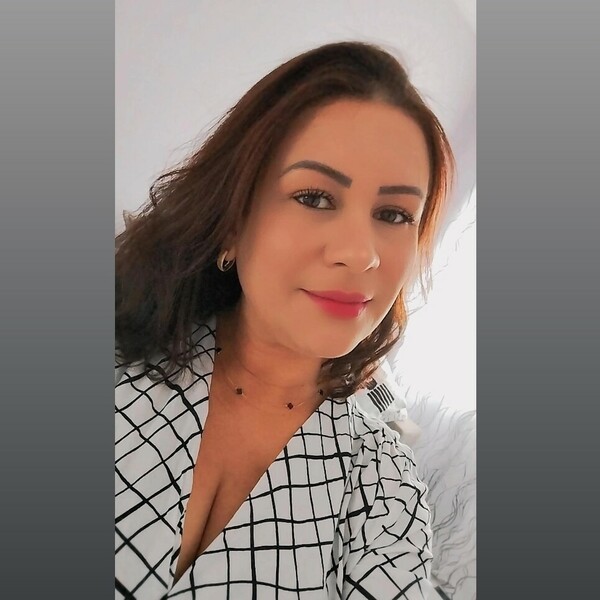 Adriana - Professor de auxílio para alunos com autismo - Centro