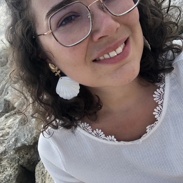Laura - Prof de maths - Fons