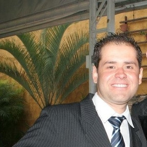 Andrade - Professor de auxílio na redação de dissertações e teses - Cornélio Procópio