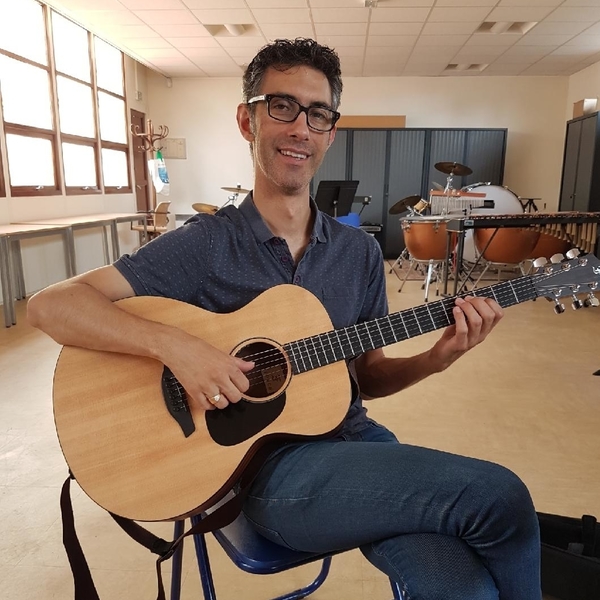 Renaud - Prof de guitare - Le Mesnil-le-Roi