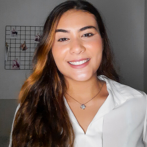 Giovanna - Prof de redação - Recife
