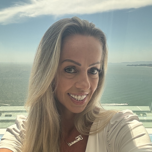 Kalen Franciele - Professor de português para estrangeiros - Centro