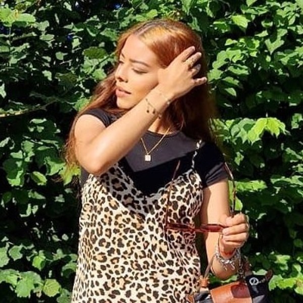 Salma - Prof de biologie - Paris
