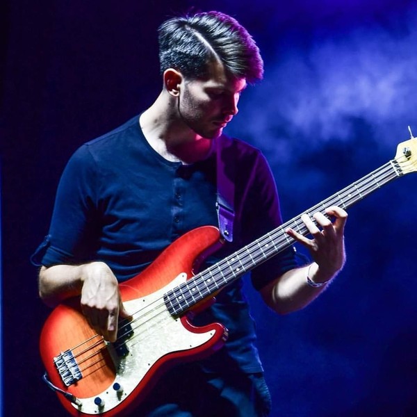 Gyanyi - basszusgitár magántanár - Budapest