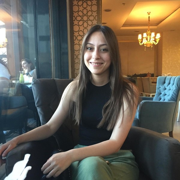 Fikriye - Tarih öğretmeni - 