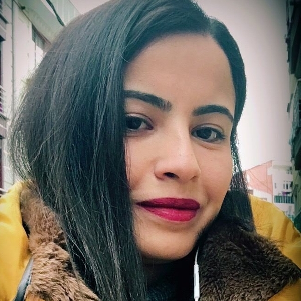 Sibel - Tarih öğretmeni - 