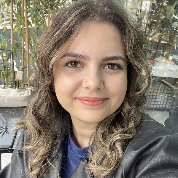 Zehra - Tarih öğretmeni - 